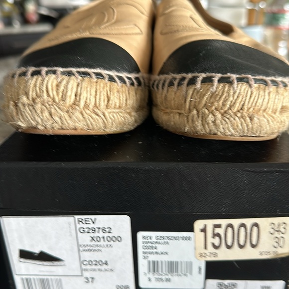 Beige Black Chanel shoes - Picture 6 of 9